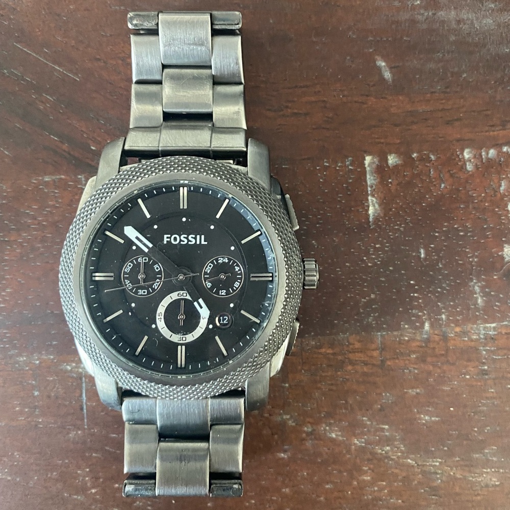 Men’s Fossil Watch, working just needs new battery.